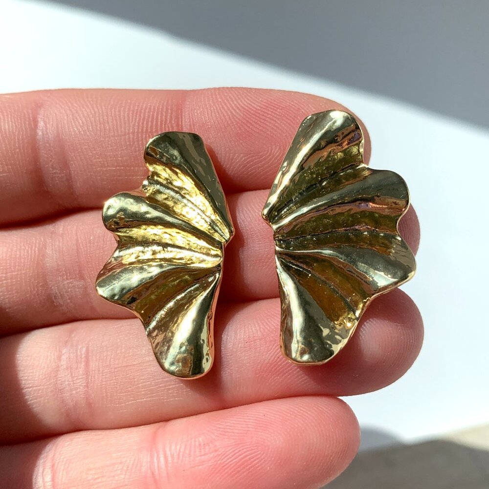 NEW~ Anthropologie Amber Sceats "Luca" Wavy Gold Wings Earrings - Picture 9 of 13